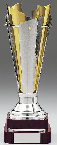 a href=nview.php?obraz=241img src=nv.gif width=23 height=20 border=0 style=margin-top:0px;margin-bottom:-4px a Puchar 241, ø29  h.76 (produkt niedostpny) puchary statuetki medale